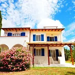 Casa Balena Bianca Апартаменты Лакона